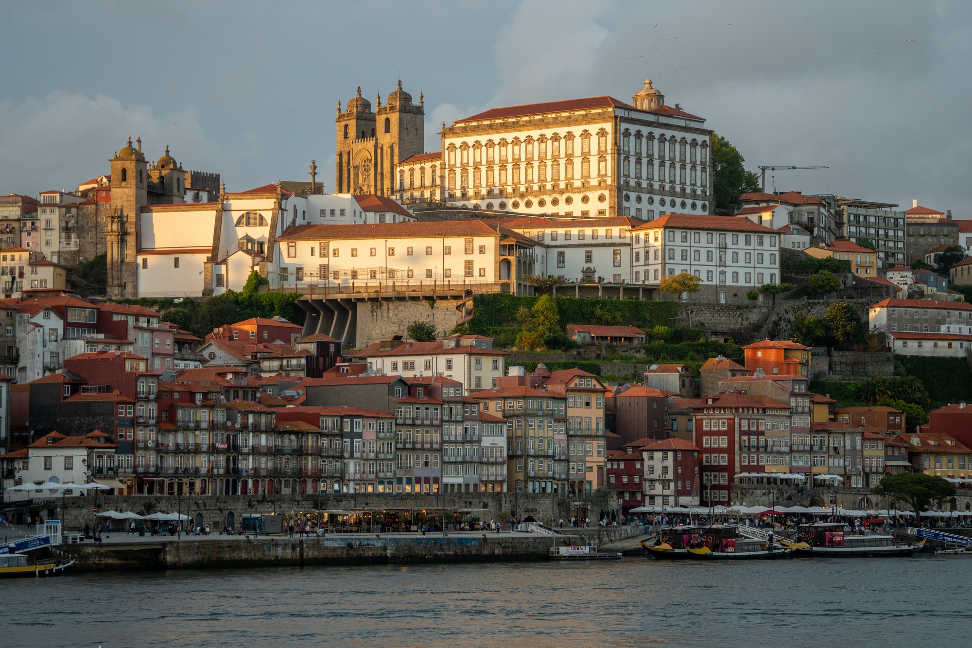 Experiencing the magic of Porto's picturesque architecture and charming streets at dusk